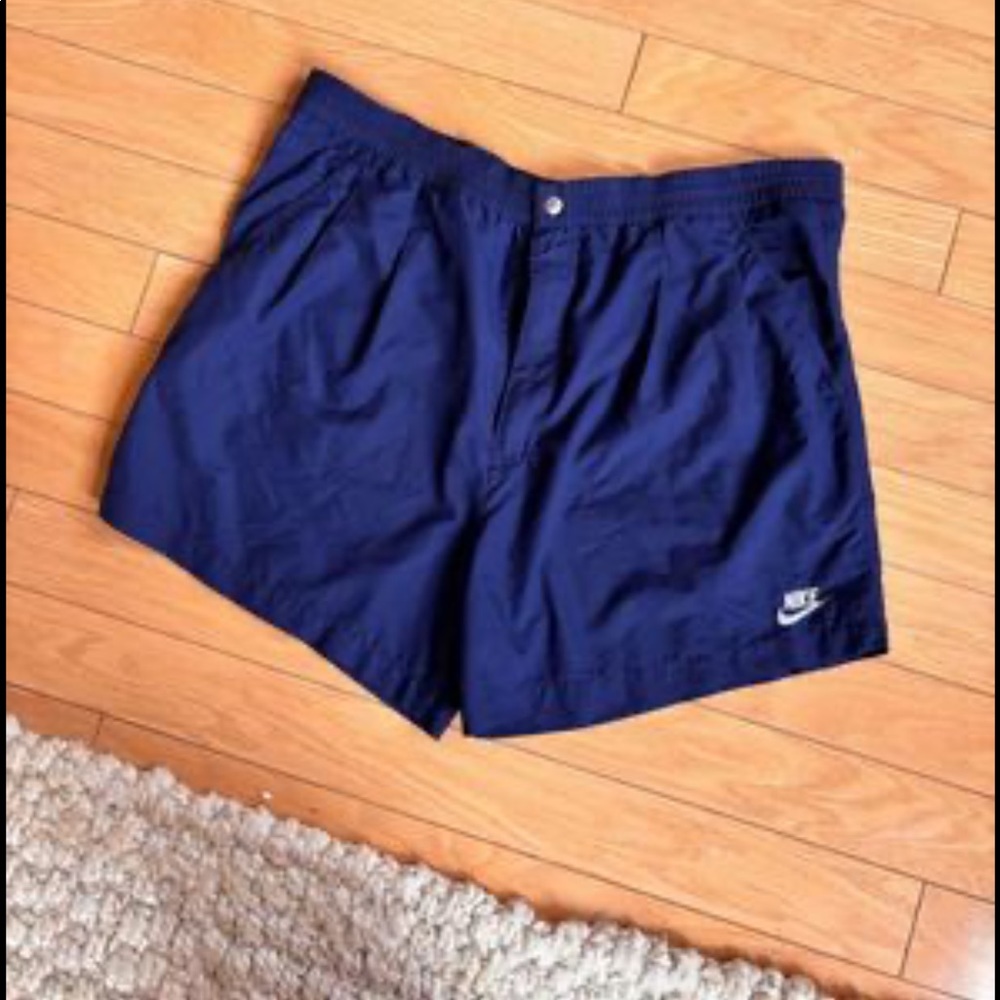 Men’s vintage nike pleated shorts